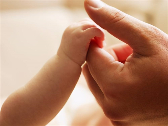 孕晚期出现褐色分泌物是怎么回事，还有待产包要准备什么