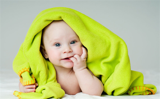 腹泻的婴儿可以喝配方奶吗？足月婴儿可以改喝配方奶吗？